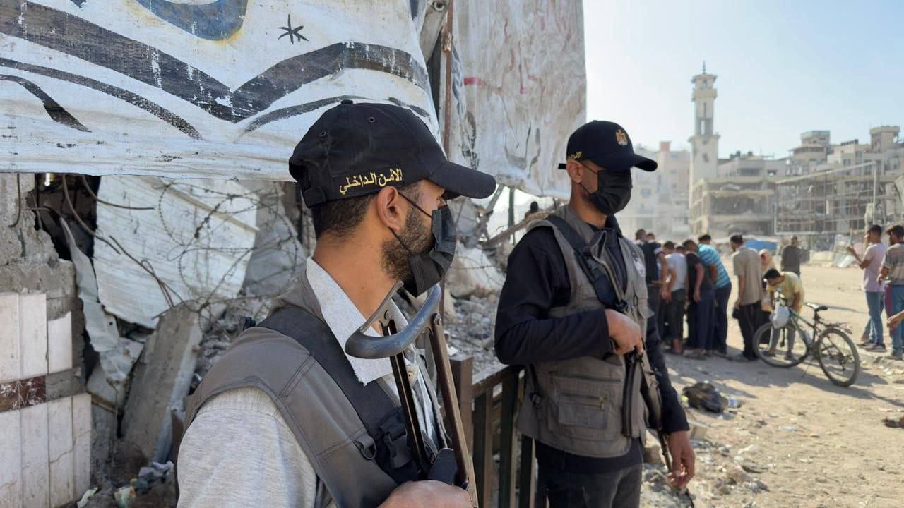 Hamas gunmen spotted on Gaza streets, in limited show of force as ceasefire sets in