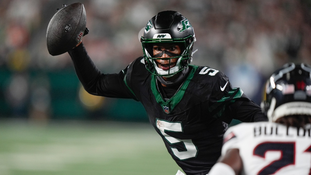 Jets' Wilson sitting out practice with knee injury, status for Sunday uncertain