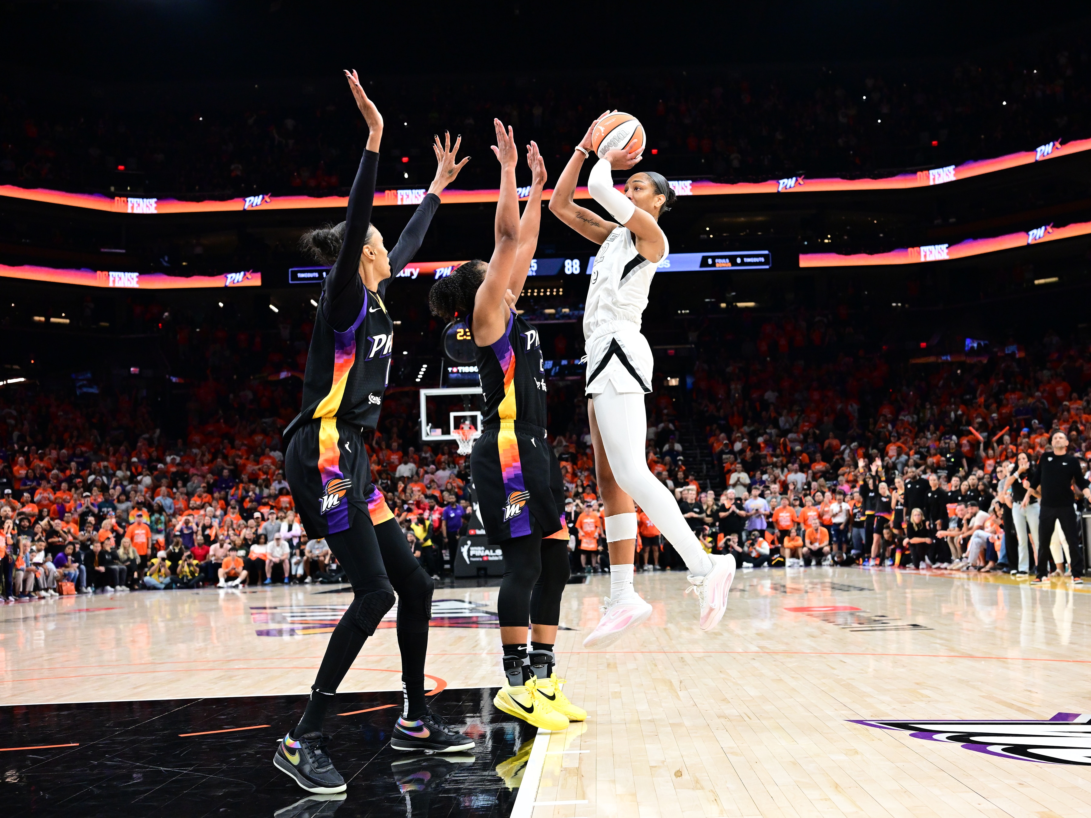 A'ja Wilson #22 of the Las Vegas Aces shoots the game-winning basket during Game 3 of the 2025 WNBA Finals against the Phoenix Mercury