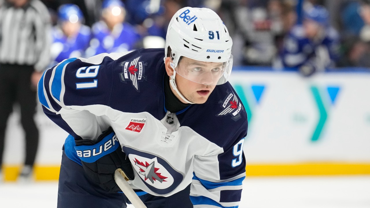 Jets' Cole Perfetti to be re-evaluated after lower-body injury vs. Flames