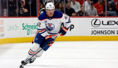 Oilers' Kasperi Kapanen exits vs. Red Wings with injury