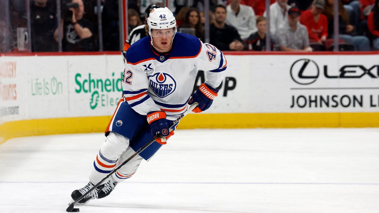 Oilers' Kasperi Kapanen exits vs. Red Wings with injury