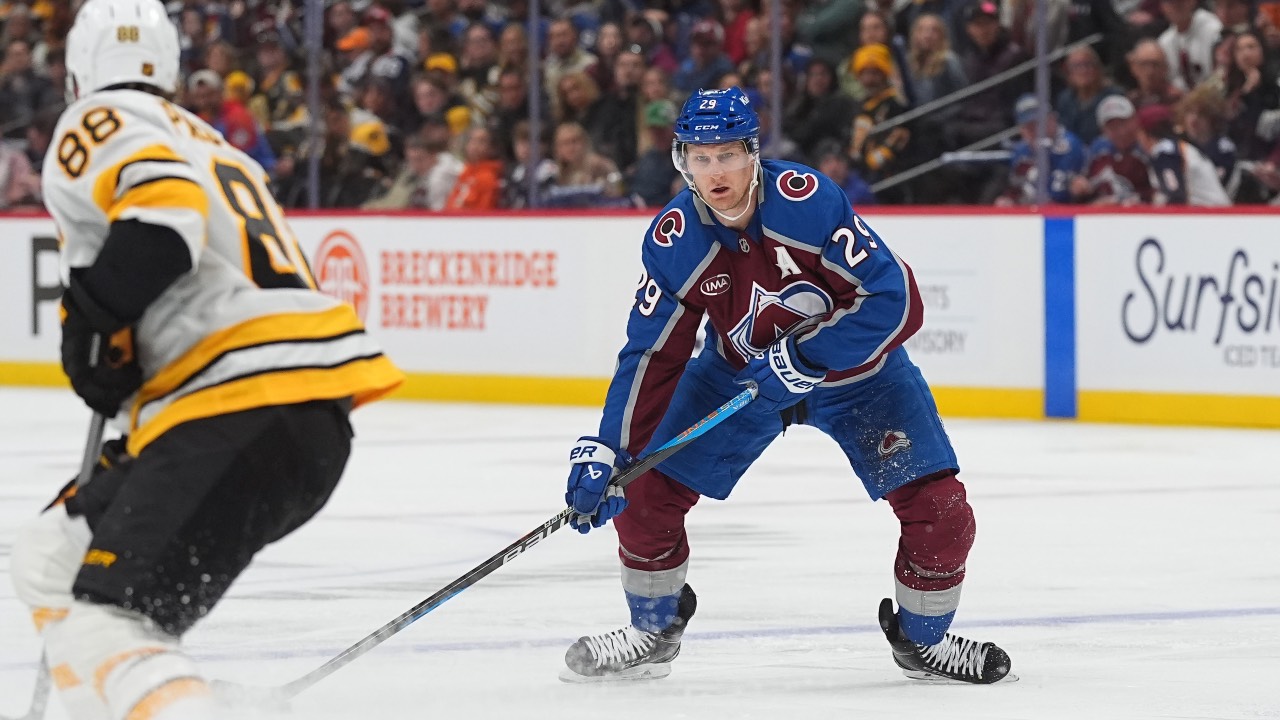 NHL roundup: MacKinnon scores pair as Avalanche beat Bruins