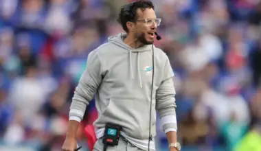 NFL insiders update Dolphins head coach Mike McDaniel's job status image