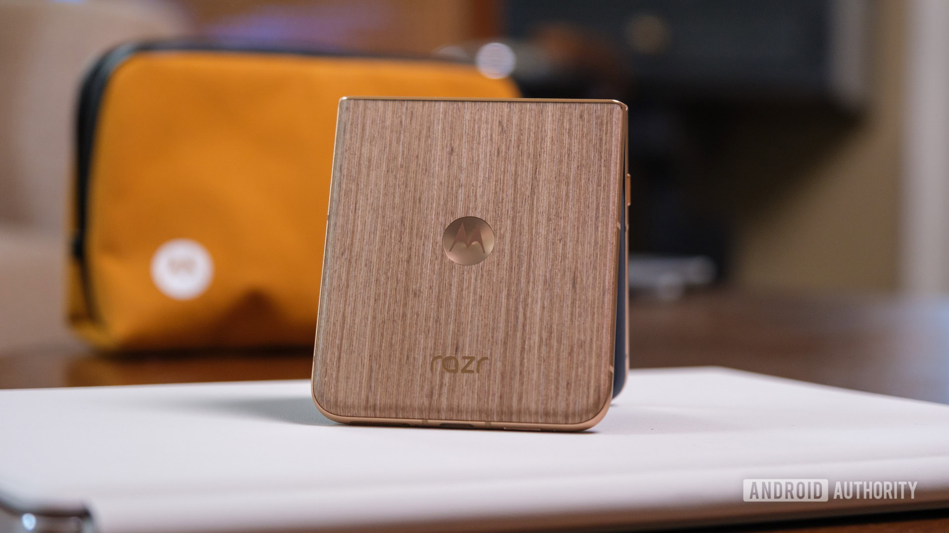 Motorola Razr Ultra mountain trail