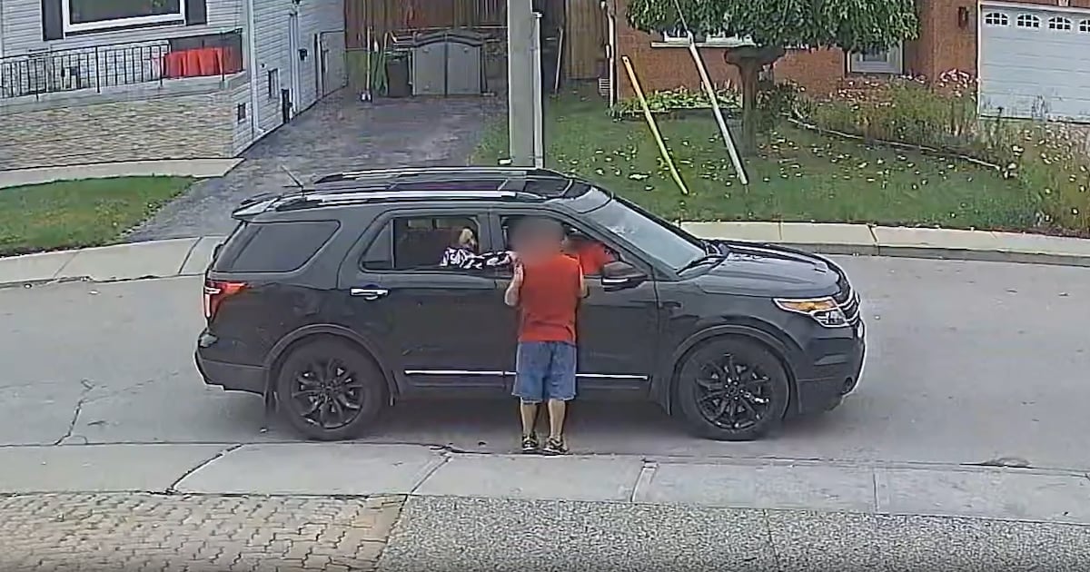 Hamilton police search for 3 people after alleged distraction theft