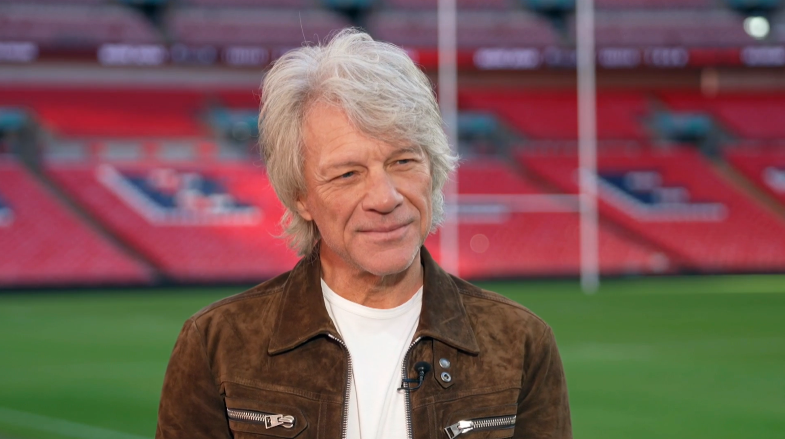Jon Bon Jovi returns to stage after career-threatening vocal injury – Channel 4 News