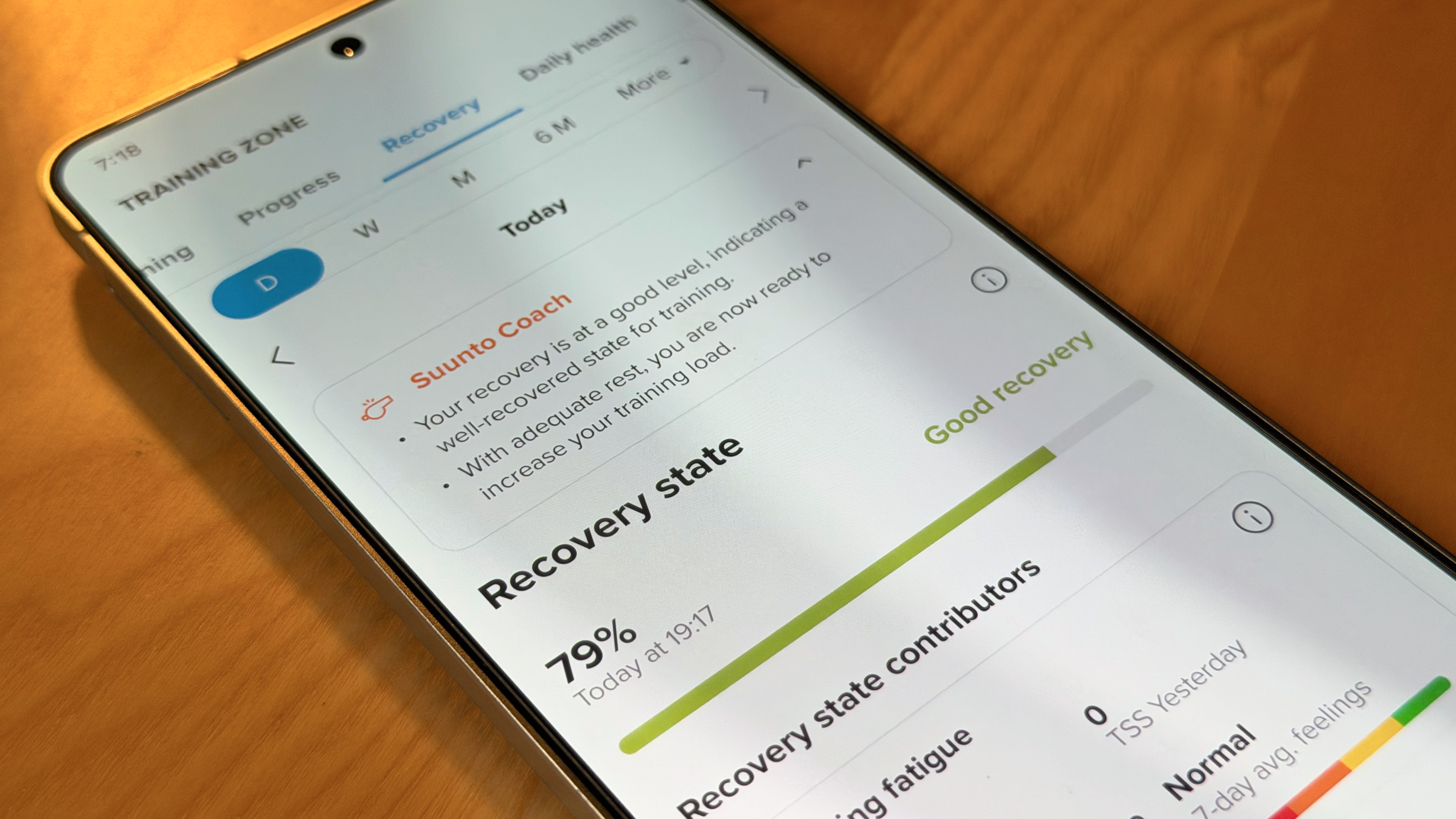 The Suunto Vertical 2 paired with a training plan generated by AI in the Suunto app.