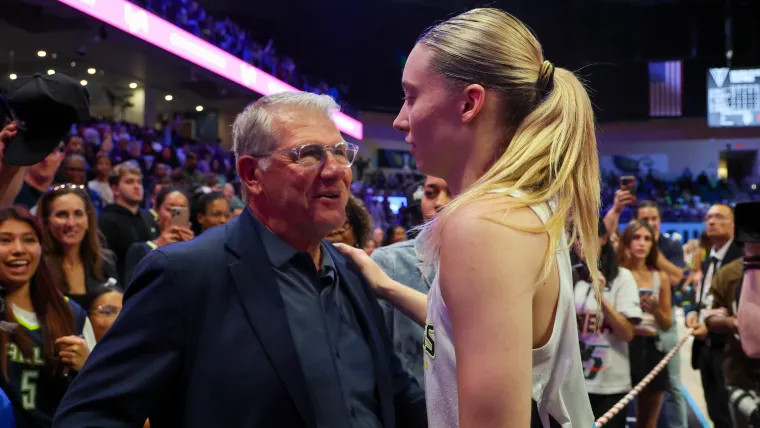 Geno Auriemma gives strong take on Paige Bueckers' new coach with the Dallas Wings image