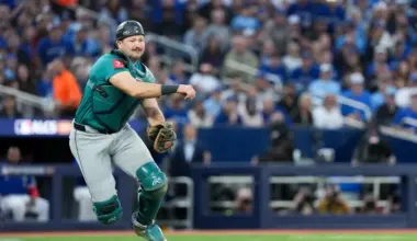 Mariners' Cal Raleigh somehow isn't a finalist for an AL Gold Glove at catcher image