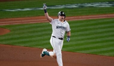 Raleigh's 64th homer of the year sparks Mariners' 8th-inning rally against Blue Jays