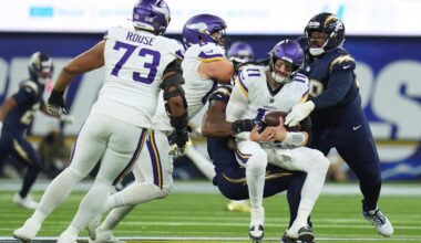 QB Carson Wentz endures painful night as Vikings fall to Chargers