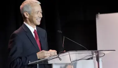 J&J’s orthopedics selloff keeps all eyes on a thriving pharma portfolio