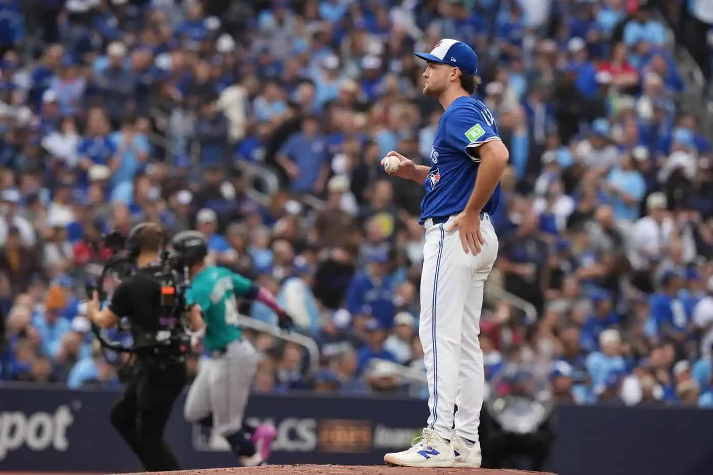 Toronto Blue Jays again turn to rookie Yesavage for must-win ALCS Game 6