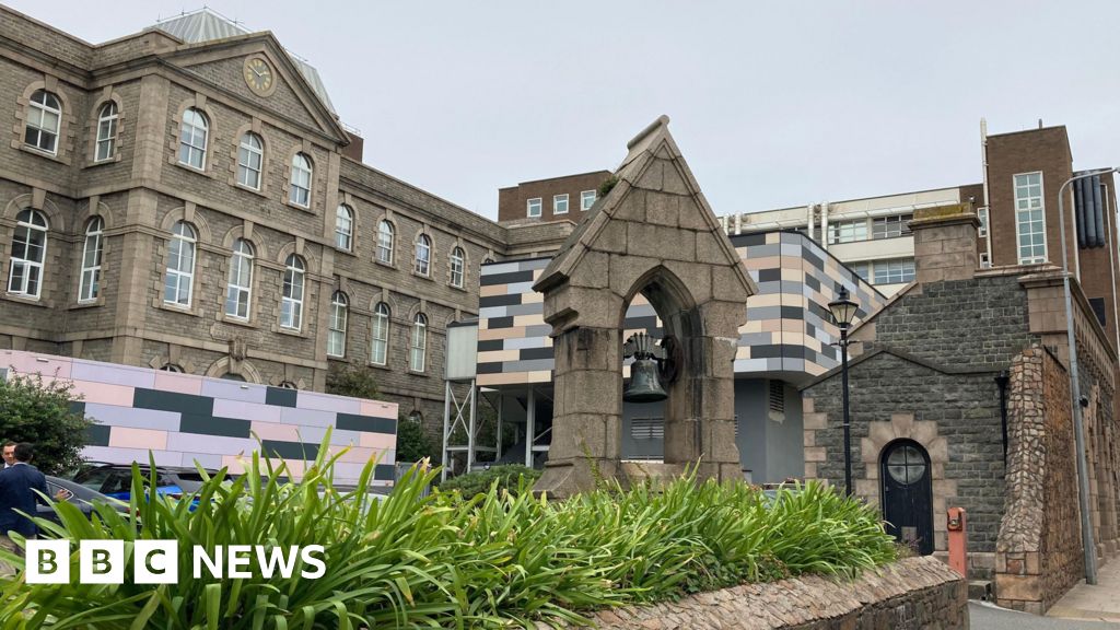 Jersey signs up for joint replacement surgery register