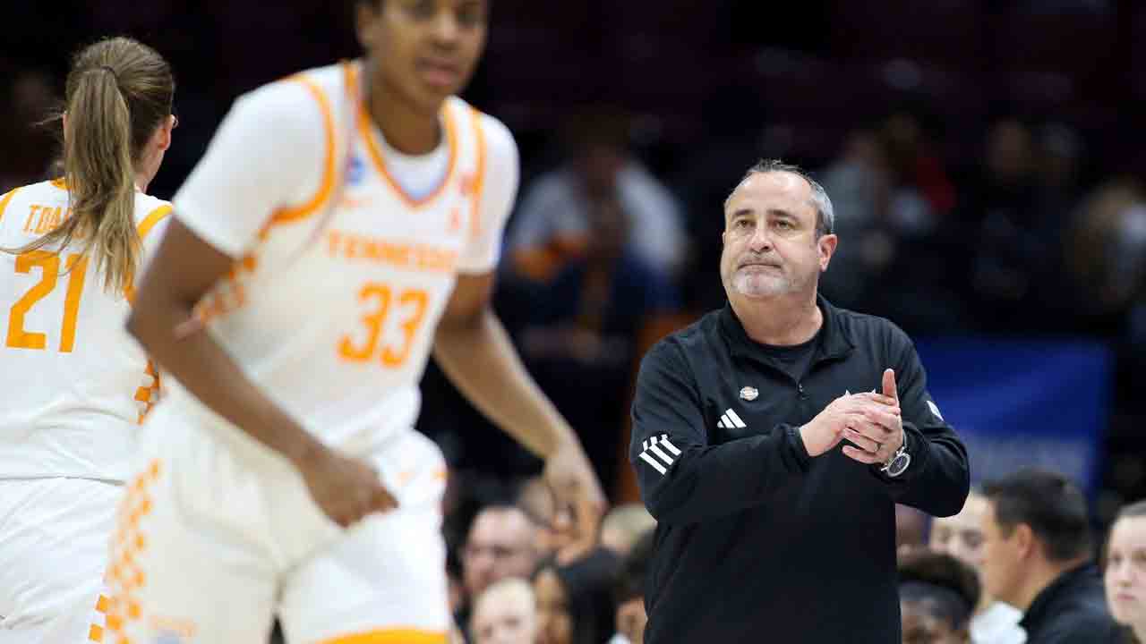 AP Source: Jose Fernandez to be named Dallas Wings coach