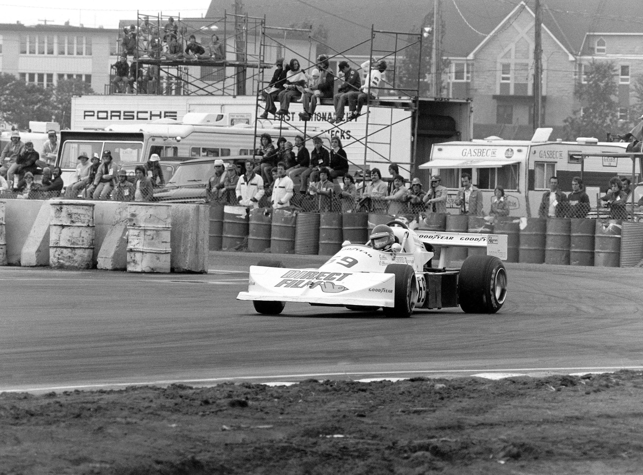James Hunt Gilles Villeneuve 03.jpg