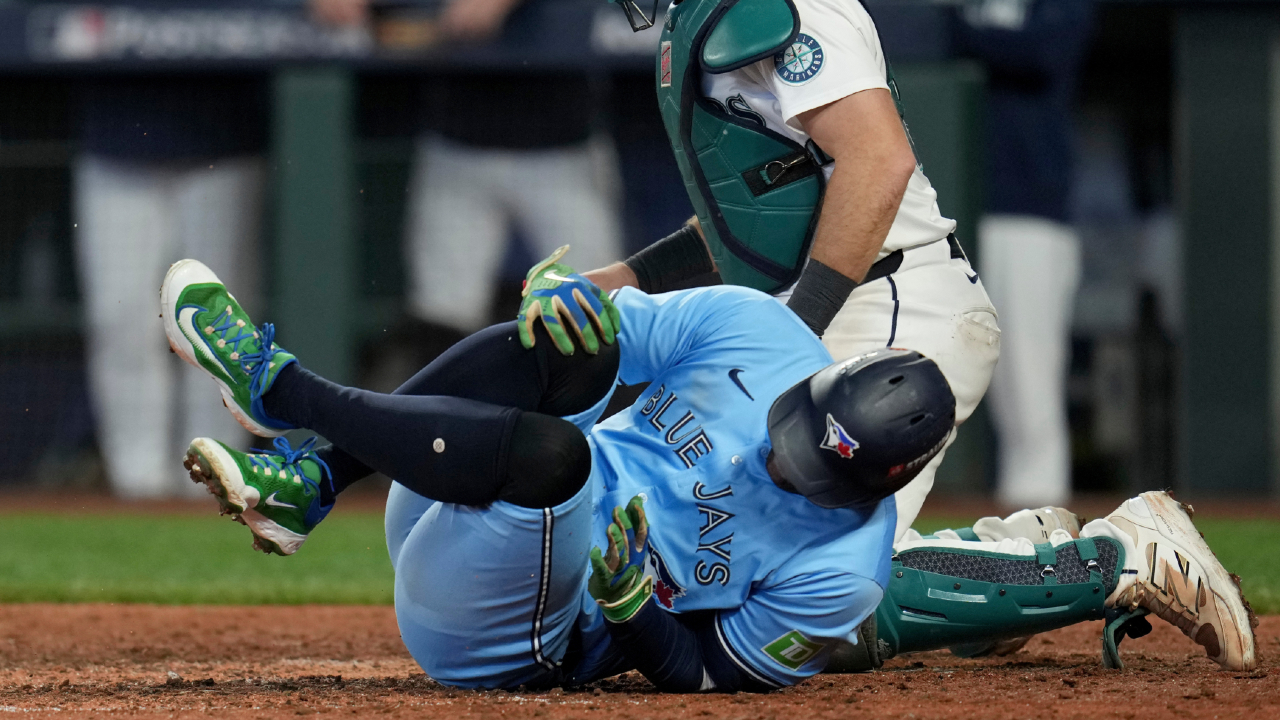 Blue Jays upset with Mariners fans' reaction to Springer injury