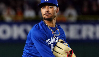 Betts wins Roberto Clemente Award for humanitarian work