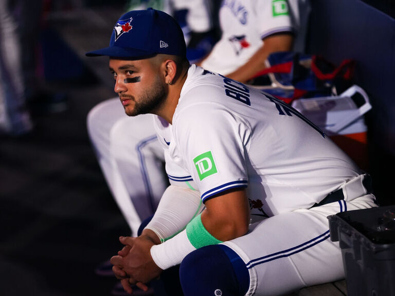 Jays leave Bichette, Scherzer, Bassitt, Berríos off ALDS roster