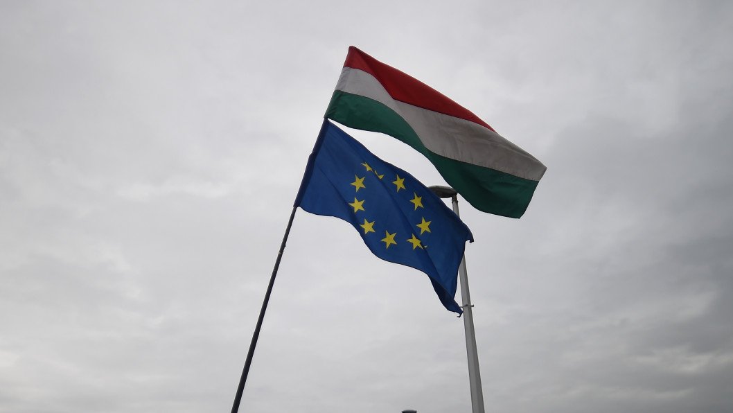 Hungary’s “Cheap” Russian Oil Deal Is Costing the Country Billions
