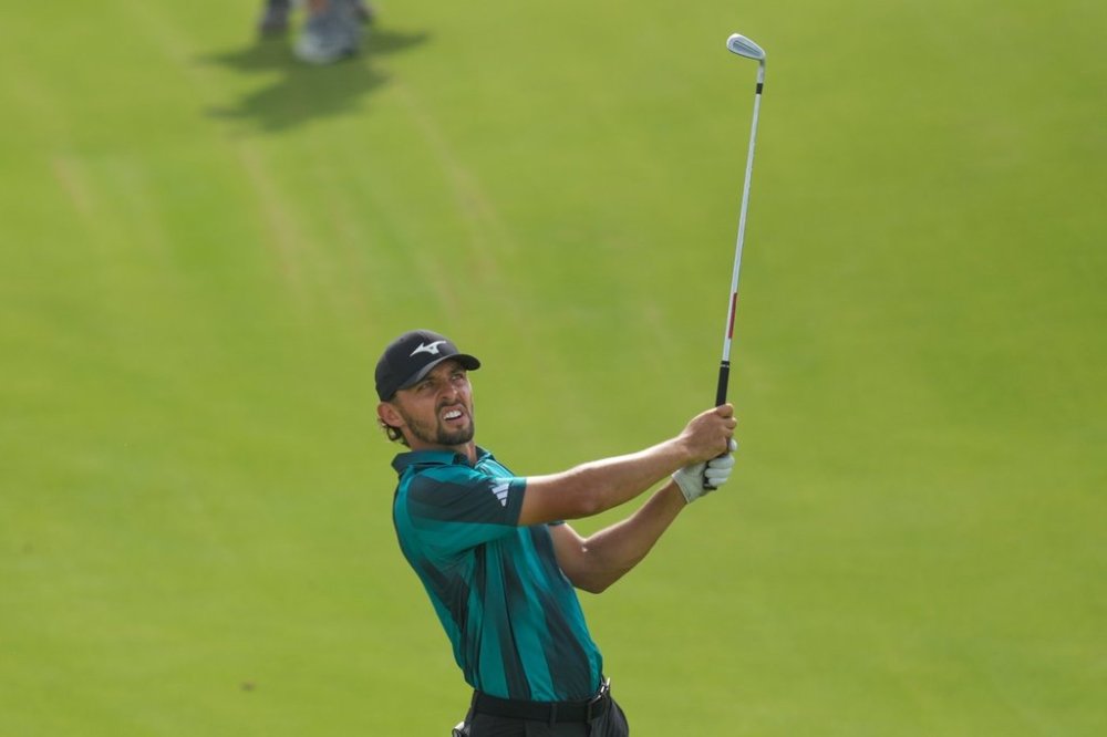 Marco Penge of England watches after playing his second shot on the 17th hole during the first round of Abu Dhabi Golf Championship in Abu Dhabi, United Arab Emirates, Thursday, Nov. 6, 2025. (AP Photo/Altaf Qadri)