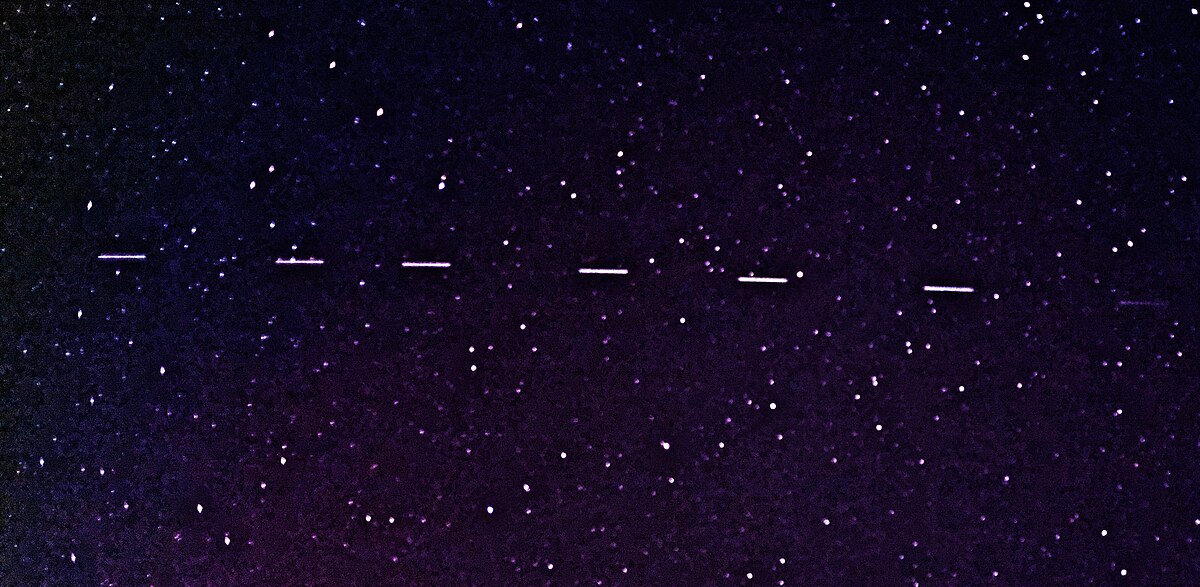 File:Starlink 6 satellites.jpg - Wikimedia Commons