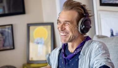 Eddie Murphy and friends gather for a lighthearted moment