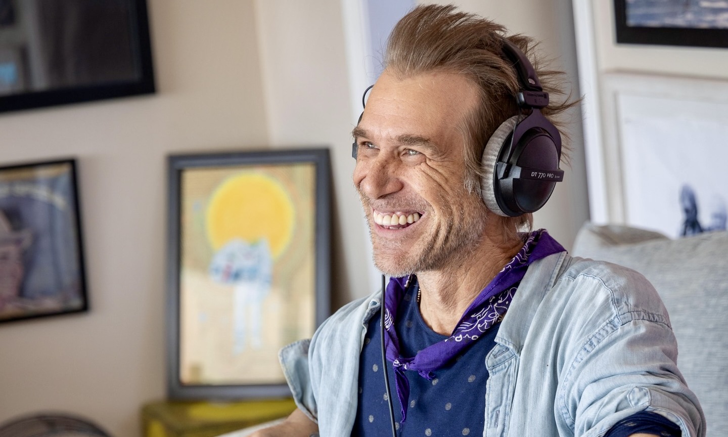 Eddie Murphy and friends gather for a lighthearted moment