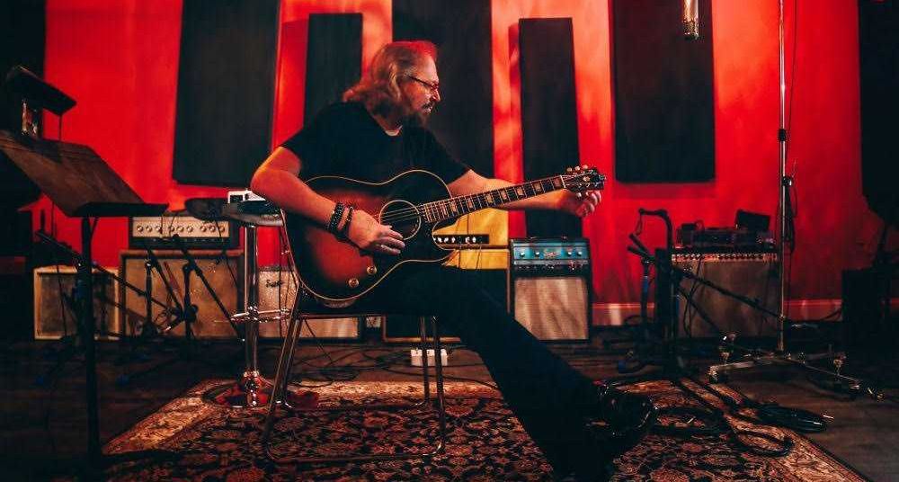 barry gibb, barry gibb guitar, studio, guitar amplifiers, tuning a guitar