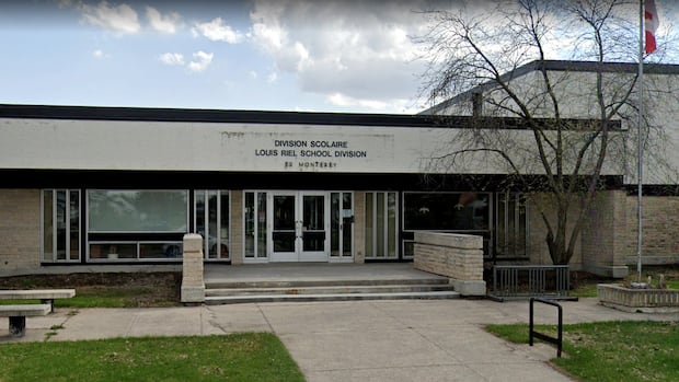 Student grabbed in St. Vital elementary school bathroom by sex offender: Winnipeg police