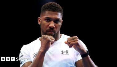 Anthony Joshua shadow boxing