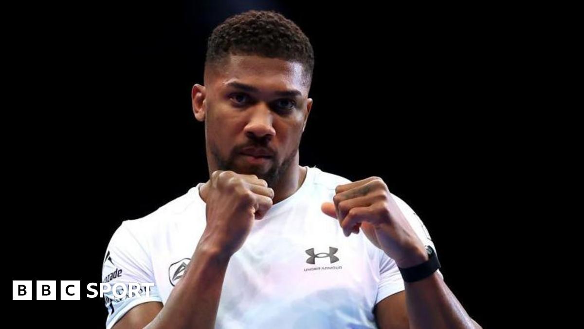 Anthony Joshua shadow boxing