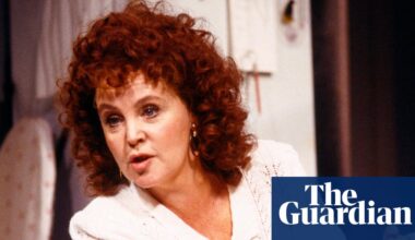 ‘She spread love and naughtiness’: Simon Callow on directing Pauline Collins in Shirley Valentine | Theatre
