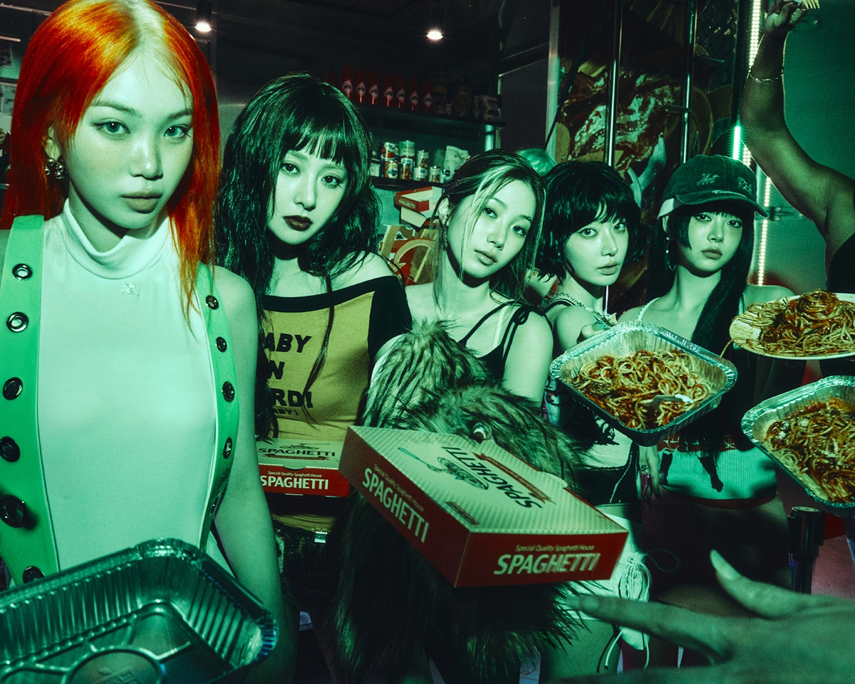 Girl group Le Sserafim [SOURCE MUSIC] 