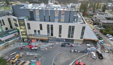 As construction on the exterior of the new Cariboo Memorial Hospital tower nears completion, crews are now working to complete the inside. Phase one of the project is expected to open to the public in early 2027. (EngageIH photo)