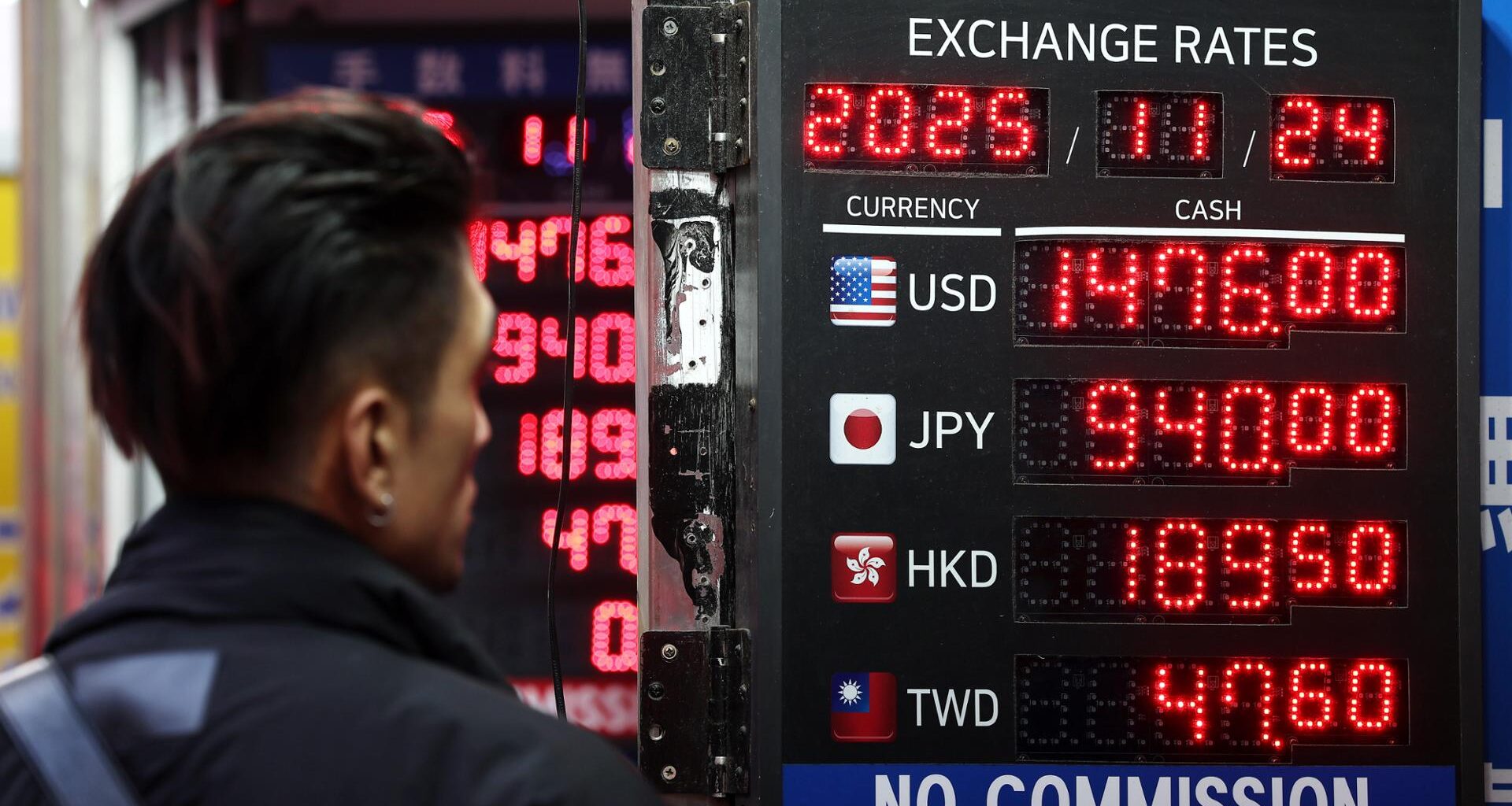 Korea moves to mobilize state-run pension fund to stabilize weakening won