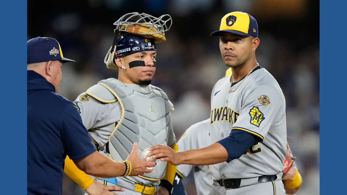 Hoskins, Quintana to become free agents after Brewers decline 2026 options
