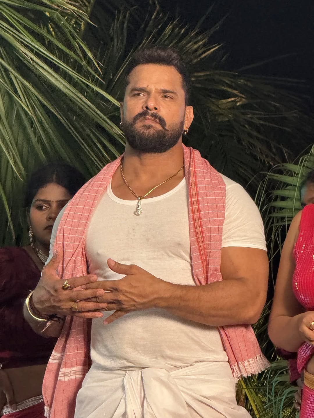 As a child, Khesari helped out by grazing cattle and selling milk in their village. After the family moved to Delhi, they started selling litti-chokha.