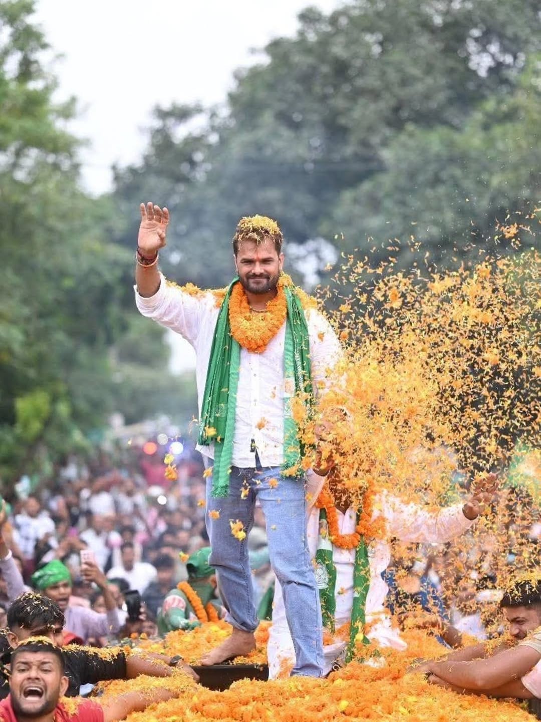 Now, the singer-actor is ready to script a new chapter in politics. With a massive fan base and strong connection with the youth, Kesari Lal Yadav is expected to bring fresh energy to the political scene.