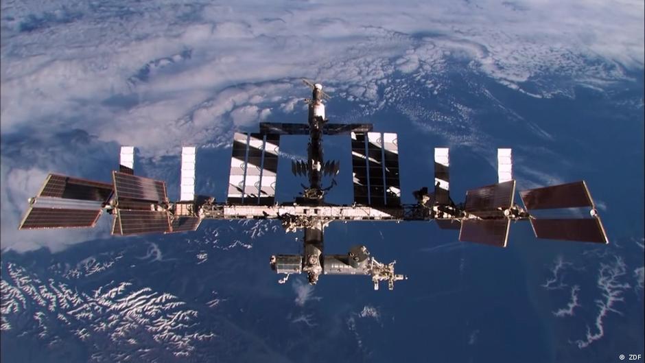 Student launches startup to tackle space debris crisis – DW – 11/18/2025