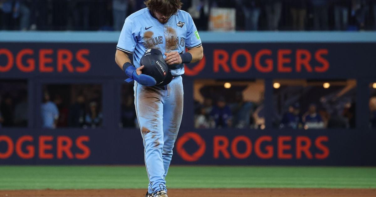 A dead ball, a confused crowd and a 'bad read': Inside the Blue Jays' chaotic ninth inning that pushed the World Series to Game 7 - Toronto Star