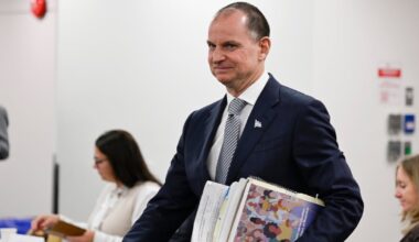 Quebec finance minister announces modest relief for taxpayers, deficit of $12.4 billion - CTV News