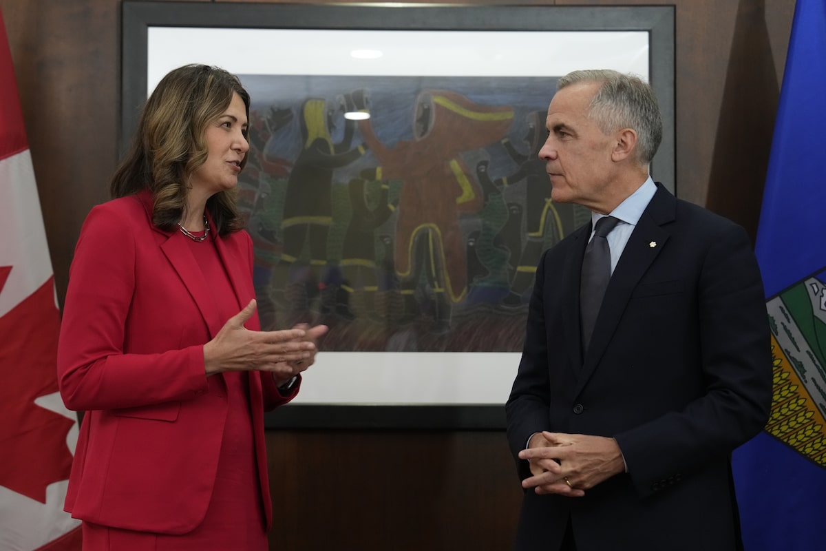 Ottawa, Alberta close to deal that includes oil pipeline to B.C. coast, sources say