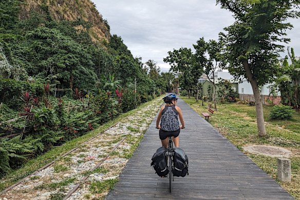 Cycling in Taiwan: an adventure made easier by friendly locals and excellent infrastructure.
