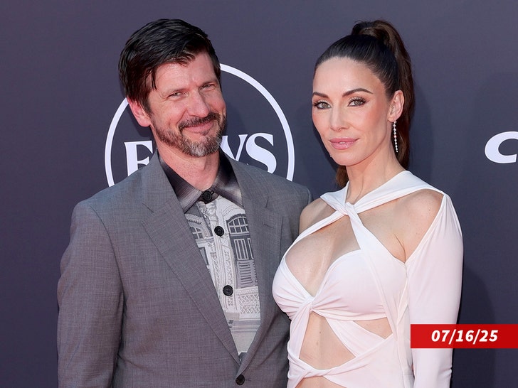 whitney-cummings-chris-cole-sub-getty-1