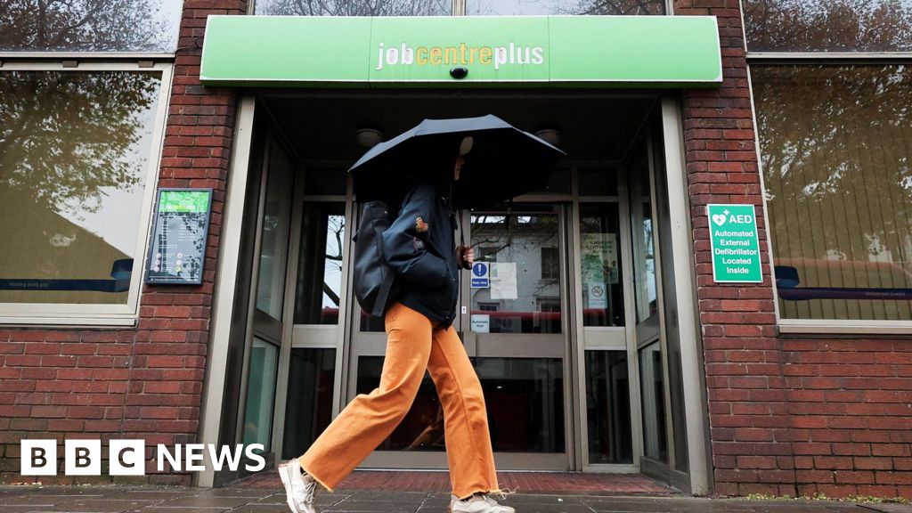 UK unemployment rate rises to 5% as jobs market weakens