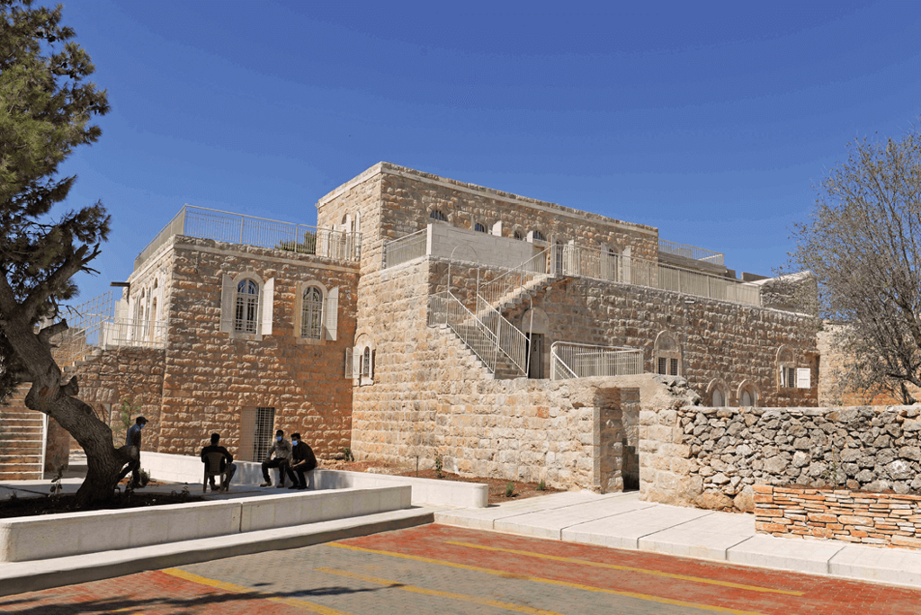 Al-Huqqiyya Mansion in the Historic Center of Qalandiya Village, 2018 (צילום באדיבות Riwaq) Al-Huqqiyya Mansion in the Historic Center of Qalandiya Village, 2018