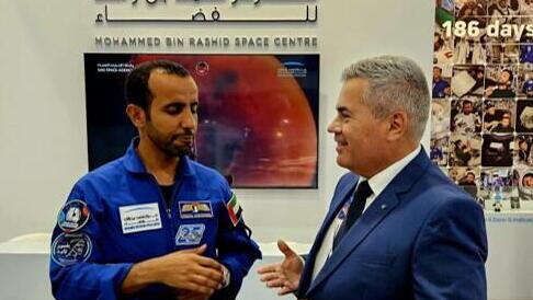 Emirati robot on the far side of the moon. At an exhibition in Dubai ליאור בן ארי פינת יא אללה דובאי חלל