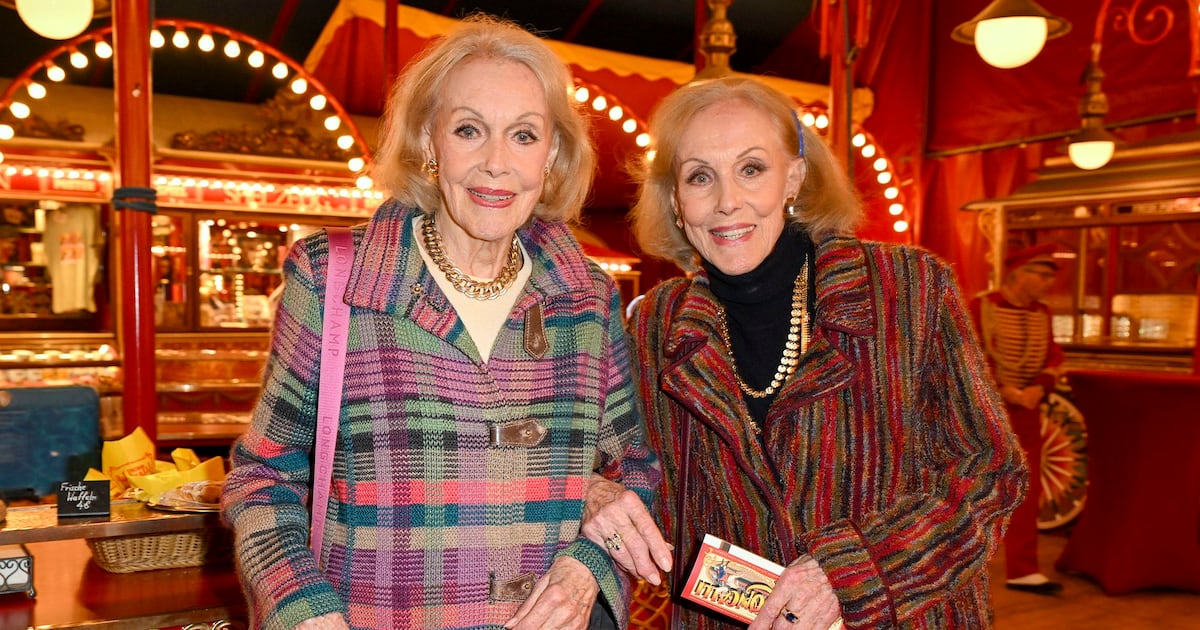 Entertainment duo the Kessler twins die by assisted suicide, aged 89 - CTV News